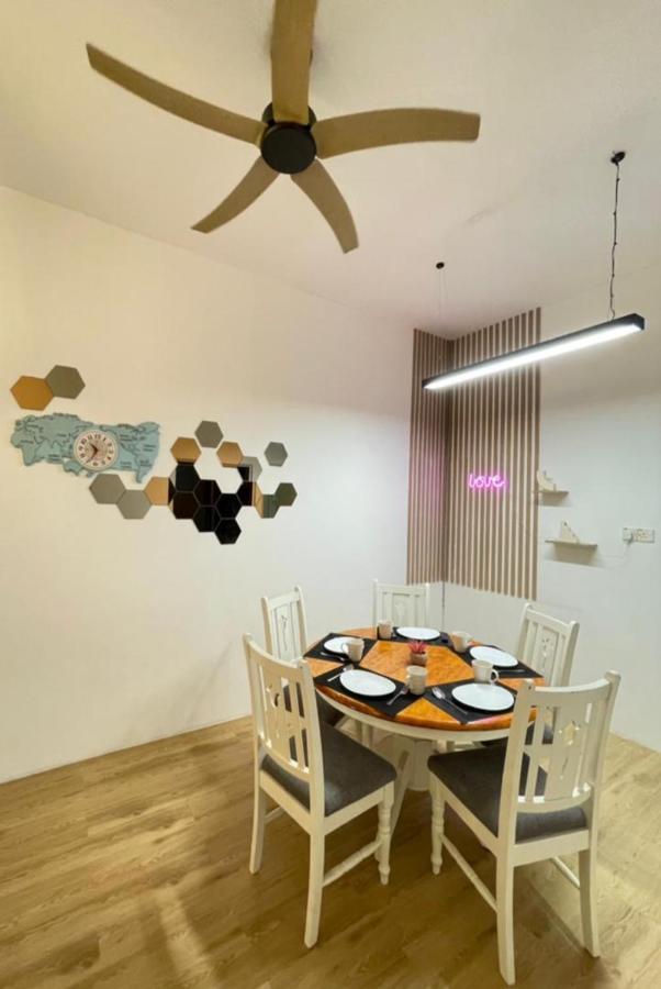 Vila Demuji 4Br 10Pax 3Min To Ecm Kcm, Ps4 Kuantan Exteriér fotografie